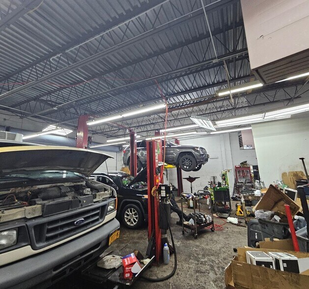 More Photos Of 87 Ronkonkoma Ave, Ronkonkoma Warehouse For Sale