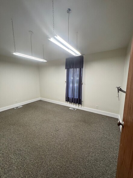 More Photos Of 111 Aiken St, Hope Light Distribution For Lease