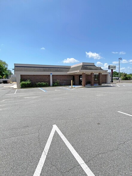 Primary Photo Of 956 US Highway 1, Rockledge Medical For Sale