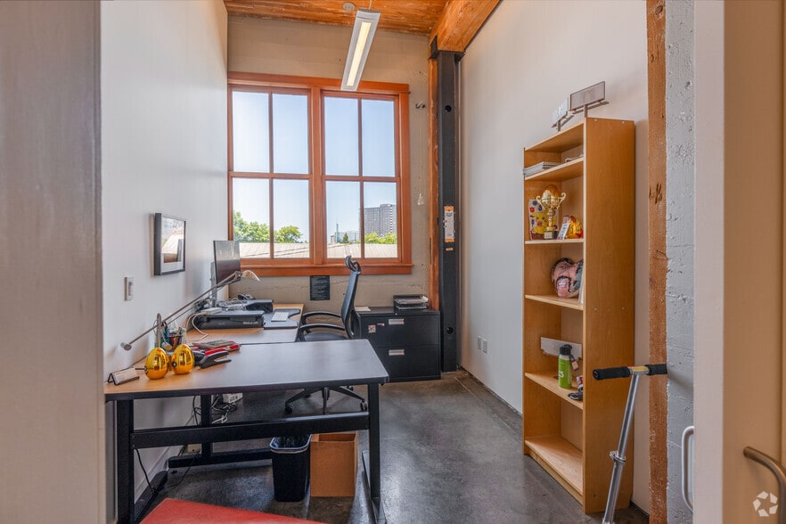 More Photos Of 107 SE Washington St, Portland Loft Creative Space For Lease