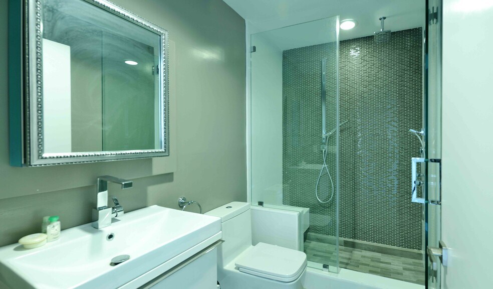 More Photos Of 600 S La Brea Ave, Los Angeles Storefront Retail Residential For Sale