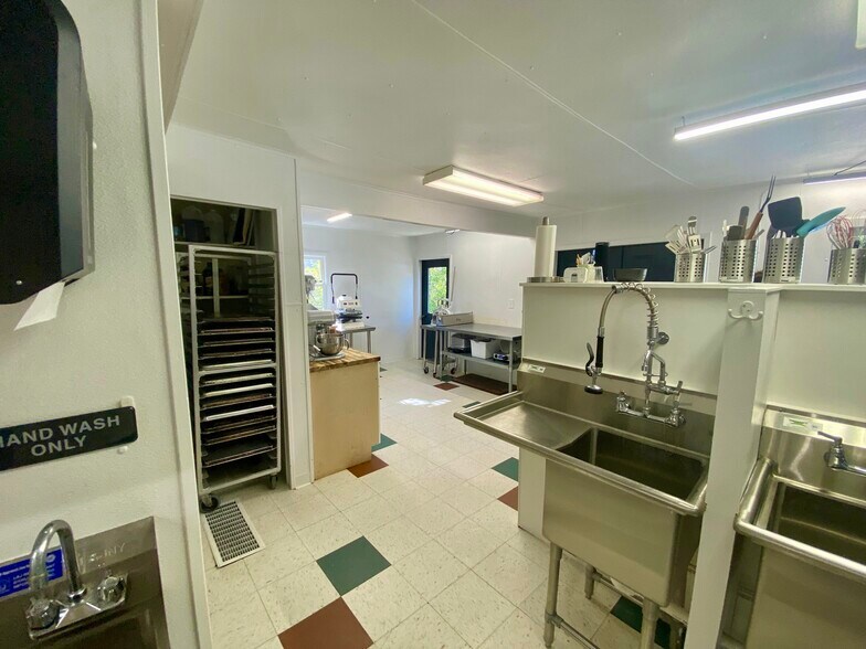 More Photos Of 730 Granite Ave, Shelby Specialty For Sale