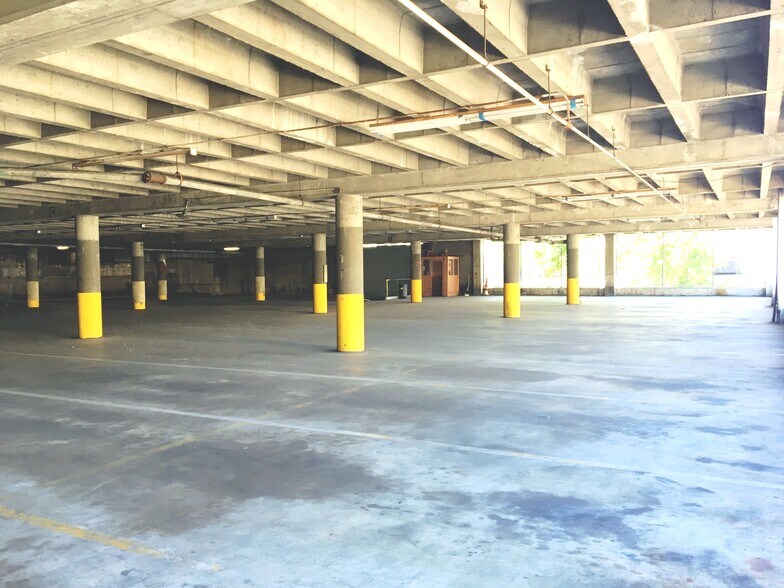 More Photos Of 955 Sansome St, San Francisco Parking Garage For Lease