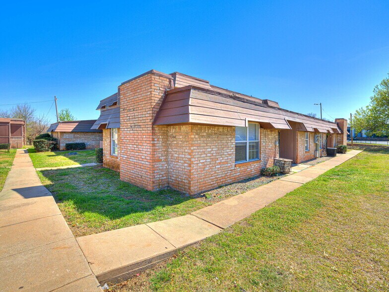 More Photos Of 7404 Lyrewood Ln, Oklahoma City Apartments For Sale