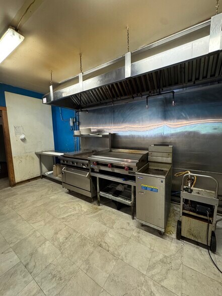 More Photos Of 150 Rockdale Rd, Follansbee Storefront For Lease