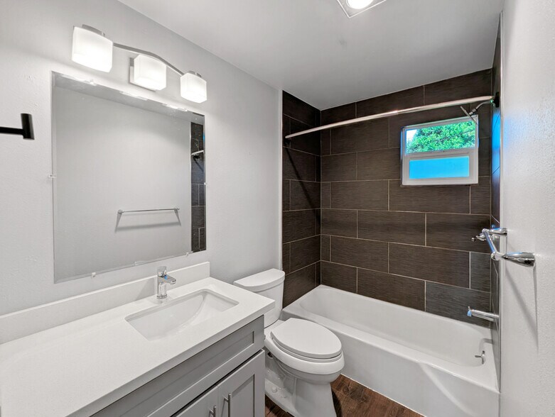 More Photos Of 5954 Fauntleroy Way, Seattle Multifamily For Sale