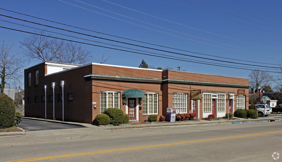 Primary Photo Of 414 Market St, Suffolk Medical For Sale