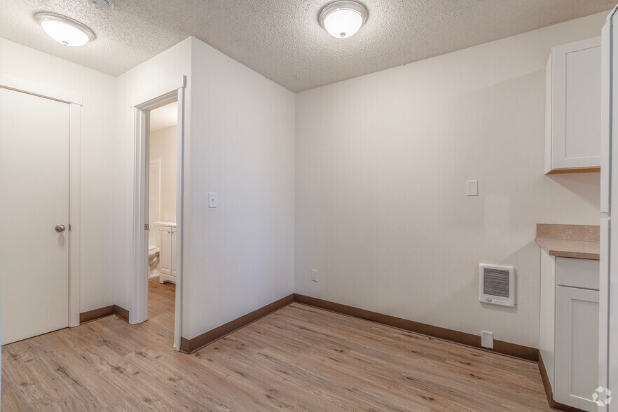 More Photos Of 2520 Hyacinth St NE, Salem Apartments For Sale