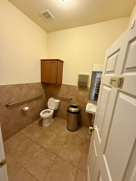 More Photos Of 201 S Lakeline Blvd, Cedar Park Medical For Sale