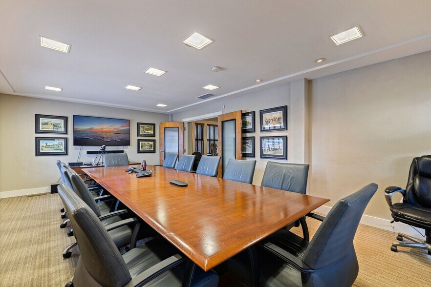 More Photos Of 721 1st Ave N, Saint Petersburg Office For Sale