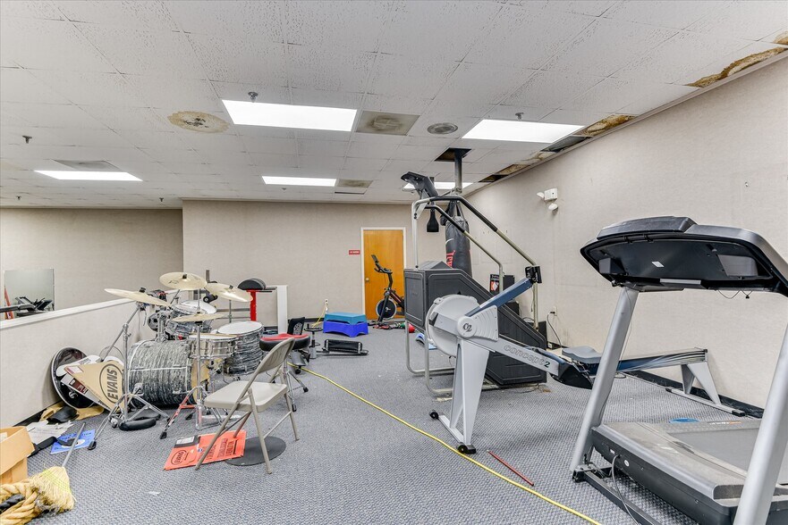 More Photos Of 1089 Augusta Rd, Warrenville Office For Sale