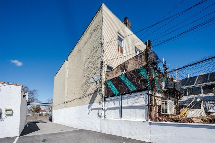 More Photos Of 2918 Bruckner Blvd, Bronx Bar For Sale