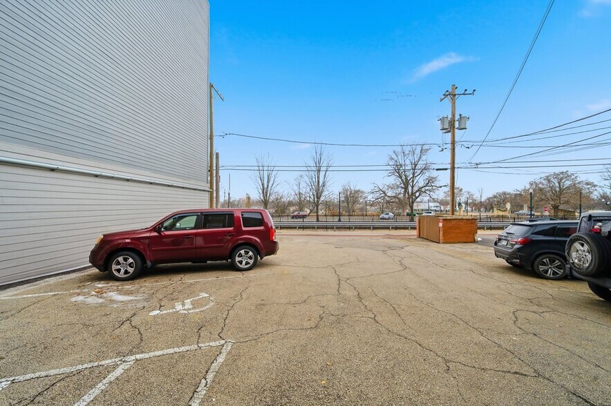 More Photos Of 921 S State St, Lockport Office For Sale