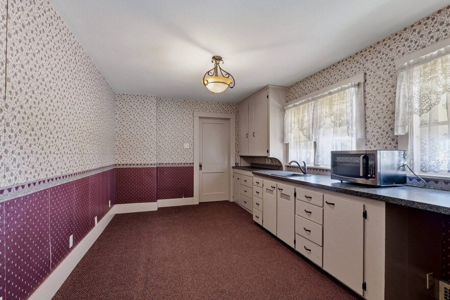 More Photos Of 517 Monroe St, Sheboygan Falls Office For Sale