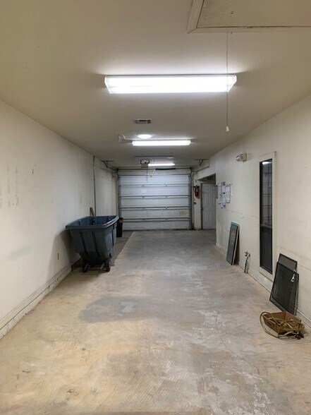 More Photos Of 13953 Perkins Rd, Baton Rouge Warehouse For Lease