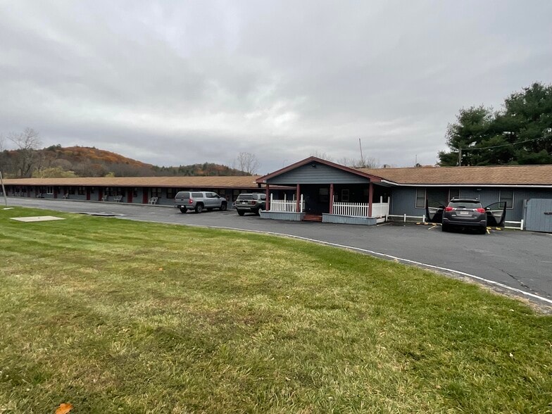 Primary Photo Of 42 Stockbridge Rd, West Stockbridge Hotel For Sale