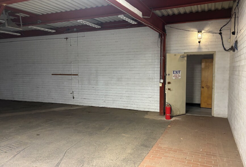 More Photos Of 2605 E Adams St, Phoenix Showroom For Sale