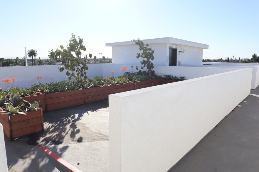 More Photos Of 4821 Compton Ave, Los Angeles Apartments For Sale