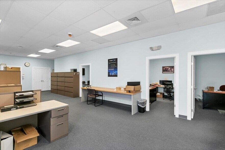 More Photos Of 118 Quinnipiac Ave, North Haven Warehouse For Lease