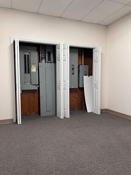 More Photos Of 209 River Dr, Irvine General Retail For Sale