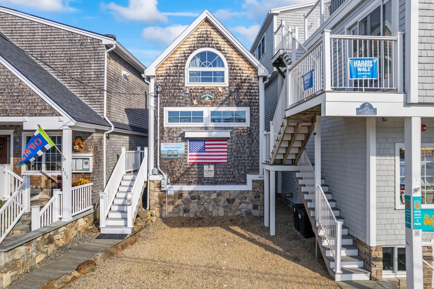 More Photos Of 113 113, 115 & 117 Perkins Cove, Ogunquit General Retail For Sale