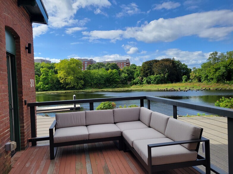 More Photos Of 221-257 Crescent St, Waltham Office For Lease