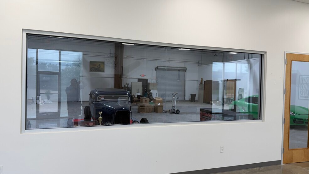More Photos Of 2433 Tarpley Rd, Carrollton Warehouse For Lease