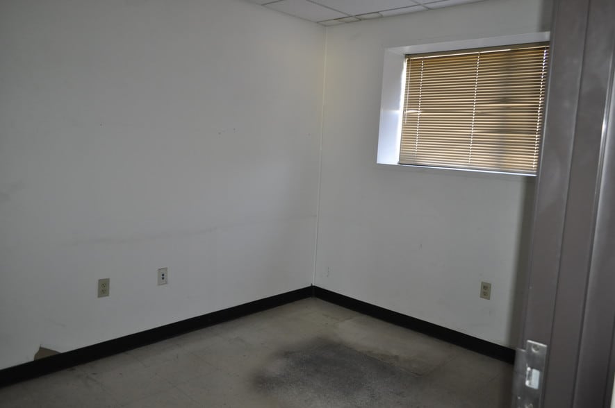 More Photos Of 4821 McClung St, Charleston Warehouse For Lease