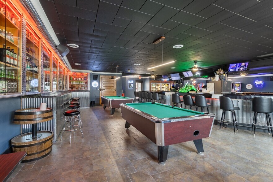More Photos Of 740 Washington St, Wausau Bar For Sale