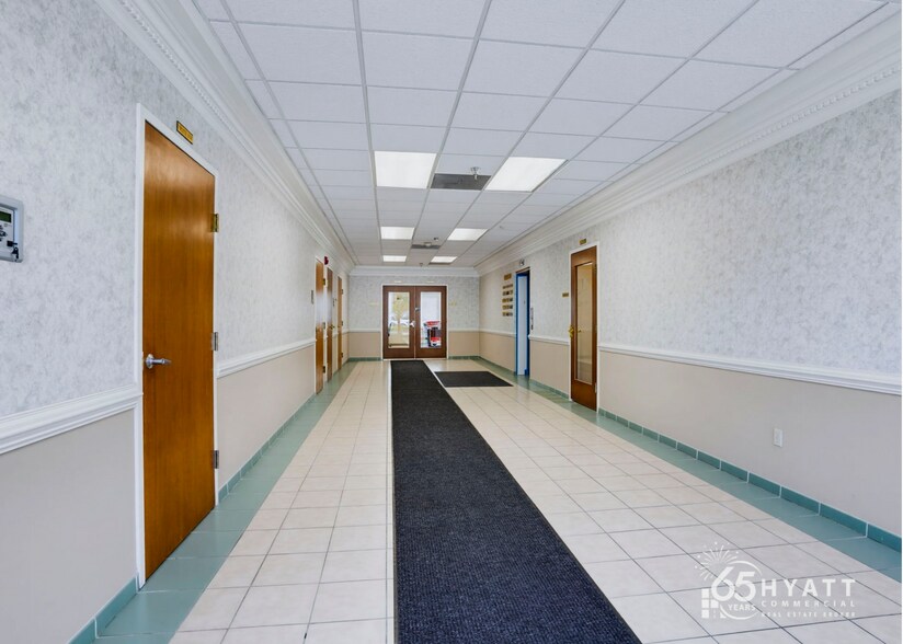 More Photos Of 23076 Three Notch Rd, California Office For Lease