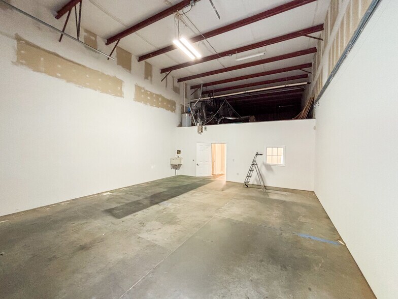 More Photos Of 8825 Westgate Park Dr, Raleigh Flex For Lease