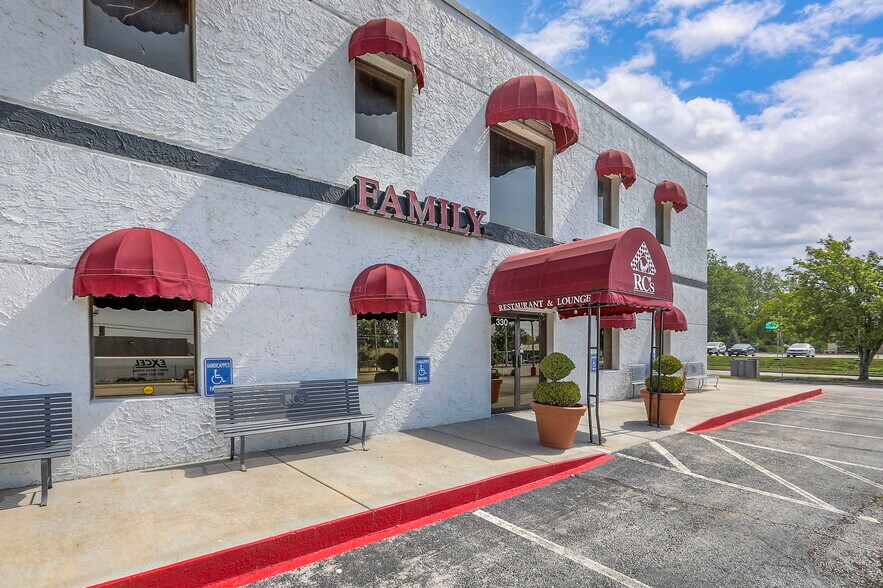 More Photos Of 330 E 135th St, Kansas City Restaurant For Sale