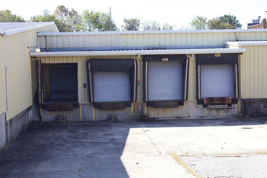 More Photos Of 801 N William St, Goldsboro Warehouse For Lease