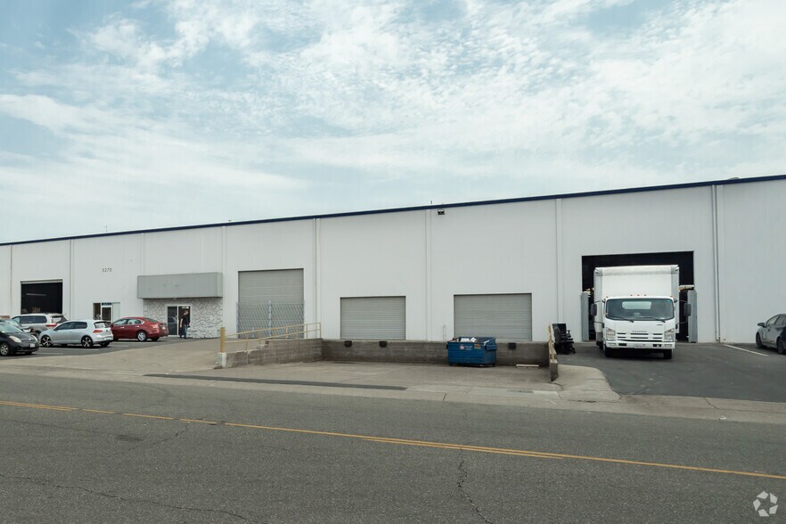 More Photos Of 3200-3298 Orange Grove Ave, North Highlands Distribution For Lease