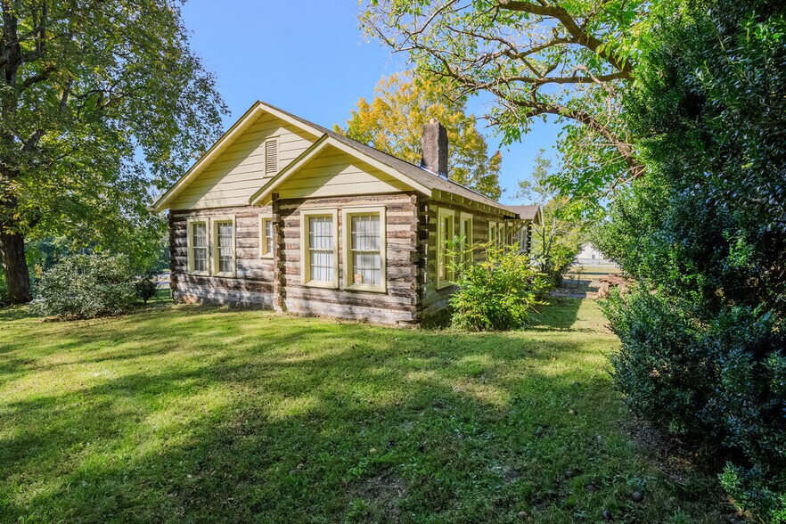 More Photos Of 615 Patterson, LaFayette Medical For Sale