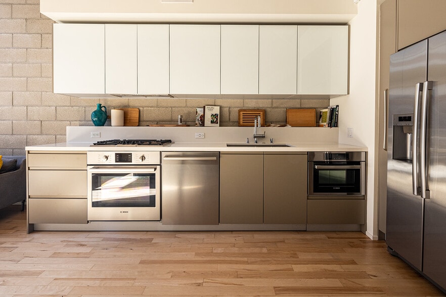 More Photos Of 3450 Cahuenga Blvd W, Los Angeles Office Residential For Lease