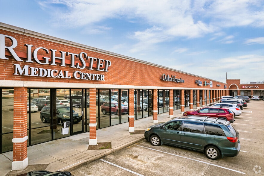 More Photos Of 11925 Southwest Fwy, Stafford Unknown For Lease