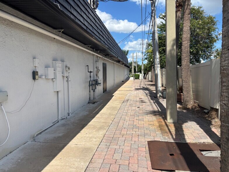 More Photos Of 7500 International Dr, Orlando General Retail For Sale