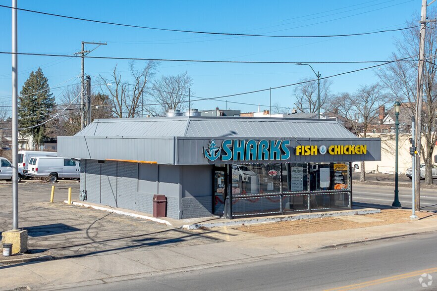 Primary Photo Of 345 Collins St, Joliet Fast Food For Sale