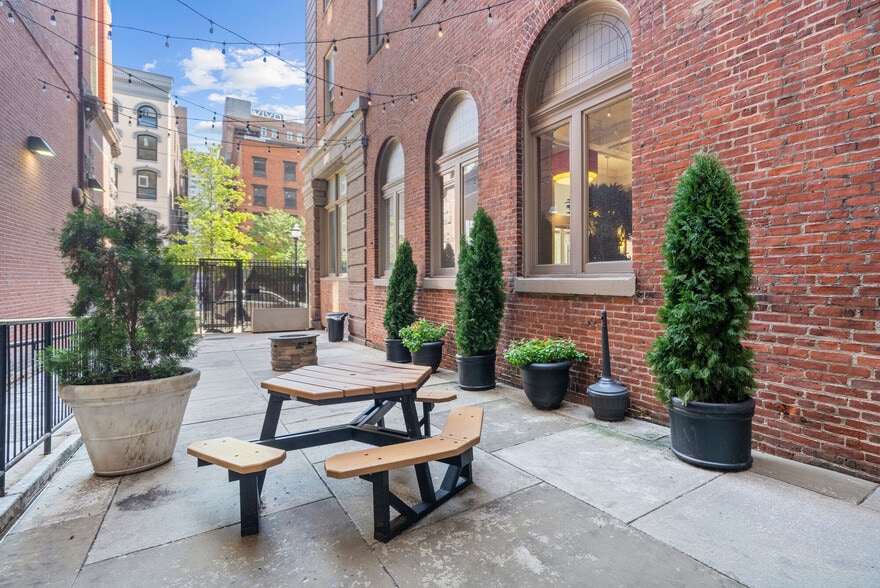 More Photos Of 1-49 N Howard St, Baltimore Unknown For Lease