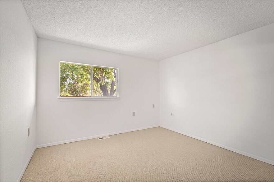More Photos Of 611 Hendley St, Santa Rosa Apartments For Sale