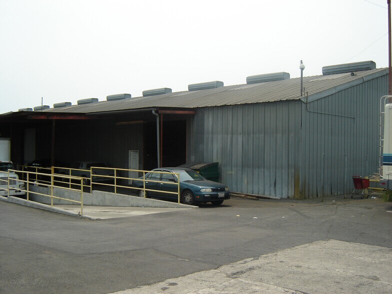 More Photos Of 621 W Rosecrans Ave, Gardena Warehouse For Lease