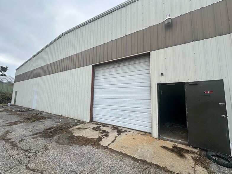 More Photos Of 53788 County Road 9, Elkhart Freestanding For Lease