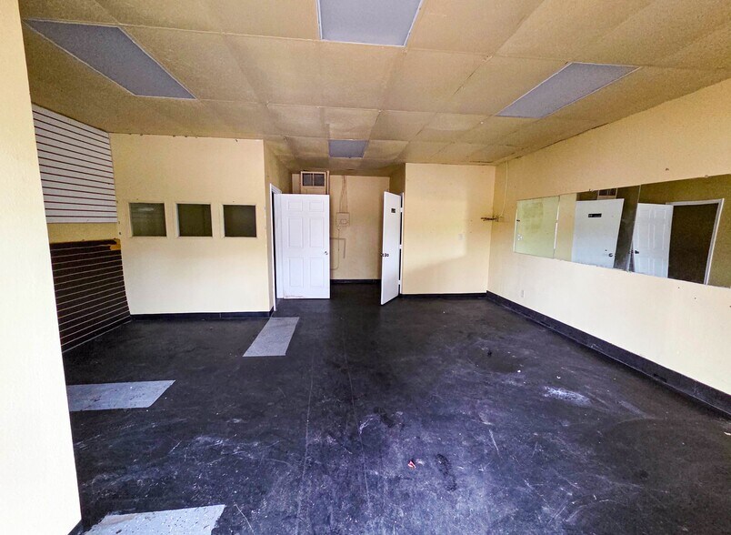 More Photos Of 191 S Corinth Street Rd, Dallas General Retail For Lease