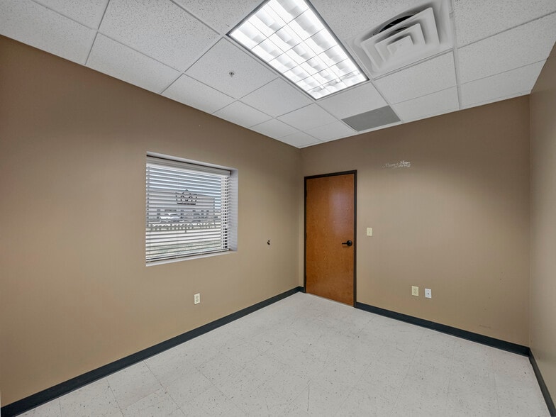 More Photos Of 10 Regency Dr, Wylie Light Distribution For Lease