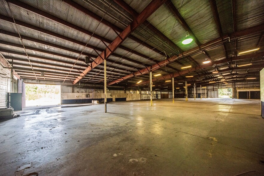 More Photos Of 501 Lakeshore Dr, Kuttawa Warehouse For Sale