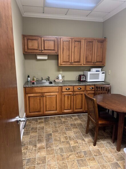 More Photos Of 190 Hawthorne Park, Athens Office For Sale