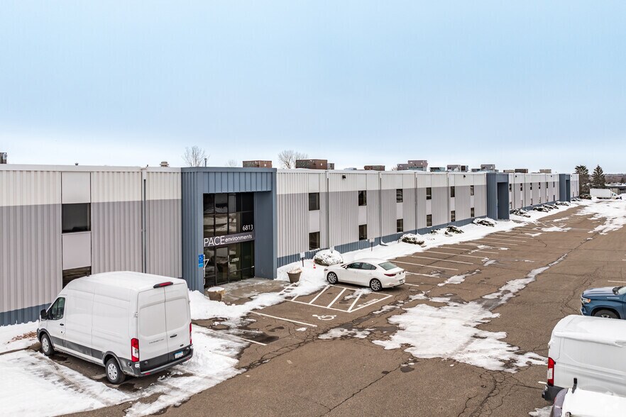 More Photos Of 6801-6813 Shady Oak Rd, Eden Prairie Distribution For Lease