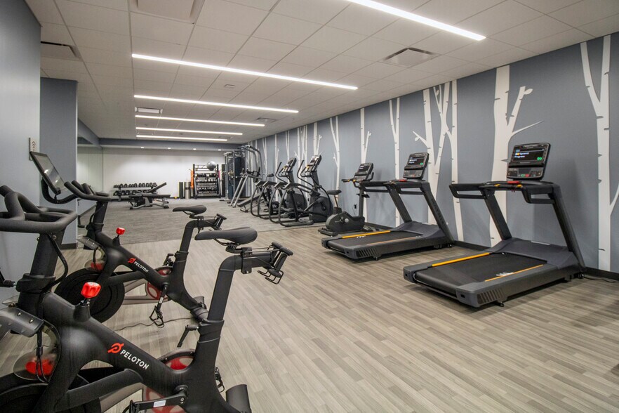 More Photos Of 1401 Discovery Pky, Milwaukee Office For Lease