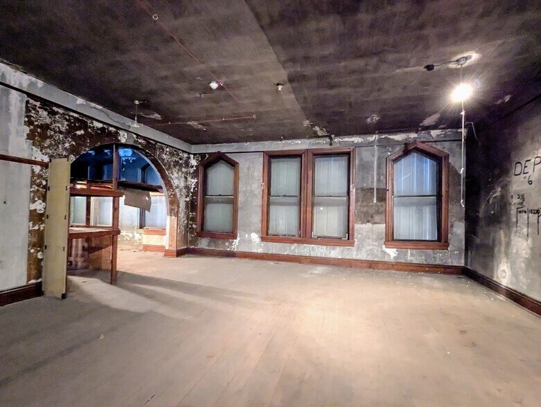 More Photos Of 711 Washington Ave, Bay City Medical For Sale